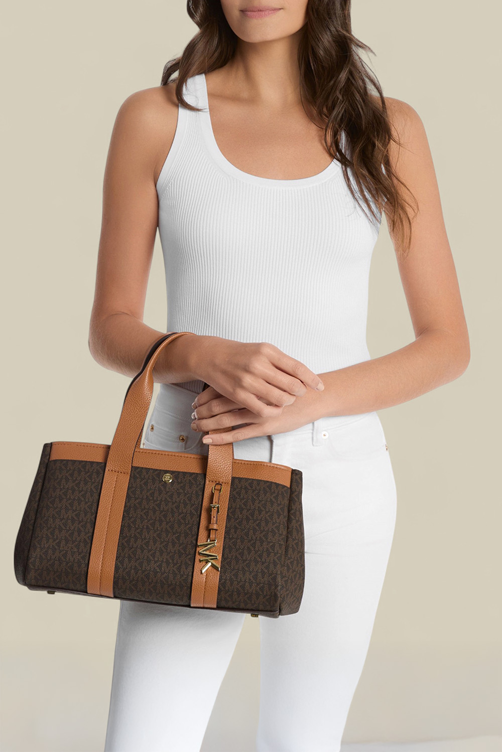 תמונת כל הלוק של תיק רומי סמול